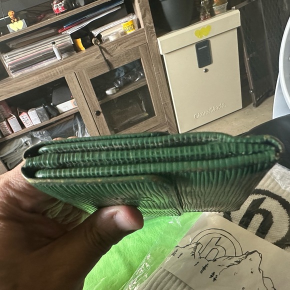 LOUIS VUITTON Epi Portefeuille Elise Wallet Green LV - Picture 5 of 14